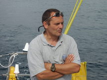 Les Sables - Horta - Les Sables: Le vendéen Lionel Régnier au départ de la course avec son équipier Pierre-Yves Cavan Les Sables - Horta - Les Sables: Le vendéen Lionel Régnier au départ de la course avec son équipier Pierre-Yves Cavan