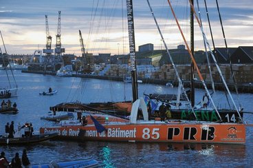 Sidney Gavignet (Oman Air Majan) est en sécurité à bord d'un vraquier depuis hier soir Sidney Gavignet (Oman Air Majan) est en sécurité à bord d'un vraquier depuis hier soir