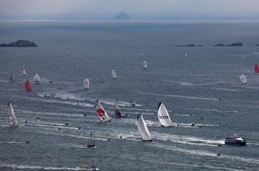 A 1 000 milles de l'arrivée à Pointe-à-Pitre, Franck Cammas et Groupama 3 poursuivent leur chevauchée atlantique aux commandes de Route du Rhum - La Banque Postale A 1 000 milles de l'arrivée à Pointe-à-Pitre, Franck Cammas et Groupama 3 poursuivent leur chevauchée atlantique aux commandes de Route du Rhum - La Banque Postale