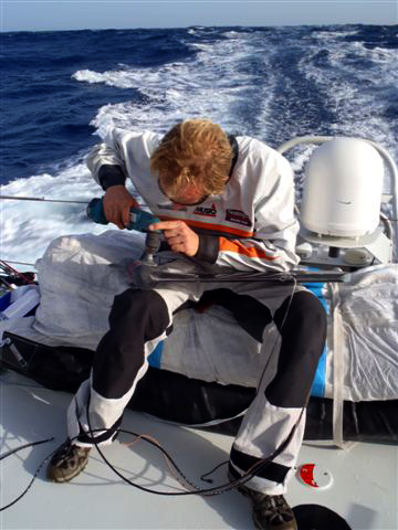 Michel Desjoyeaux, Foncia : « Nous sommes passés dans l’hémisphère Sud. Le vent va être un peu plus fort, un peu plus Sud. Michel Desjoyeaux, Foncia : « Nous sommes passés dans l’hémisphère Sud. Le vent va être un peu plus fort, un peu plus Sud.