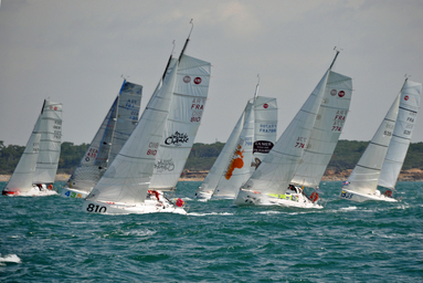 Les premiers devraient rallier Port Bourgenay dans la nuit de lundi à mardi ou mardi matin. Les premiers devraient rallier Port Bourgenay dans la nuit de lundi à mardi ou mardi matin.