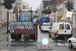 Des femmes, des hommes, des tracteurs… et des remorques de revendications ! Des femmes, des hommes, des tracteurs… et des remorques de revendications !