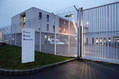 Reconduite d'une famille russe au centre de rétention administrative de Rennes Reconduite d'une famille russe au centre de rétention administrative de Rennes