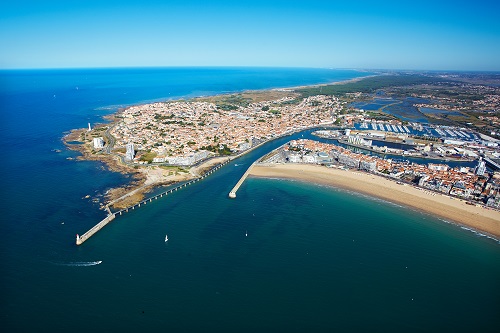 Les Sables d'Olonne – Vendée (France), un centre mondial pour la voile en solitaire Crédit Photo Les Sables d'Olonne Les Sables d'Olonne – Vendée (France), un centre mondial pour la voile en solitaire Crédit Photo Les Sables d'Olonne