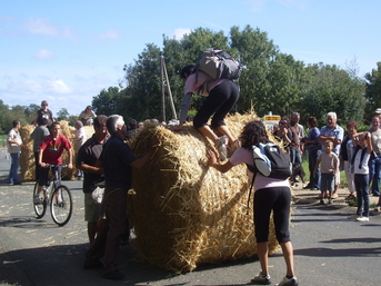 L'arrivée de la 3ème édition en 2001 à Saint-Hilaire-la-Forêt L'arrivée de la 3ème édition en 2001 à Saint-Hilaire-la-Forêt