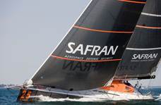 A bord du Safran, Marc Guillemot et son équipe enchaînent l'ArMen Race et le record des Iles Britanniques
