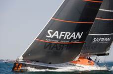 A bord du Safran, Marc Guillemot et son équipe enchaînent l'ArMen Race et le record des Iles Britanniques A bord du Safran, Marc Guillemot et son équipe enchaînent l'ArMen Race et le record des Iles Britanniques