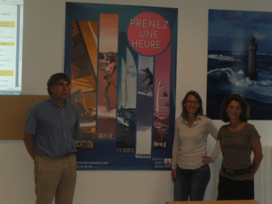 De gauche à droite : Jean-Louis Parent, directeur de l'ISO accompagné de Barbara Trouchaud et Céline Raguideau, hôtesses