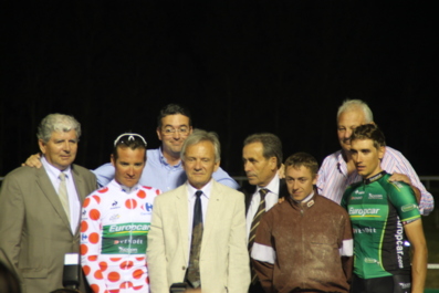 Thomas Voeckler, Vincent Jérôme et Anthony Barrier entourés des élus