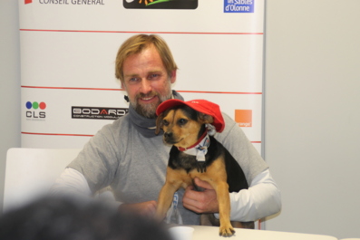 La route n'est pas encore définie. Javier Sanso cherche un abri. La route n'est pas encore définie. Javier Sanso cherche un abri.