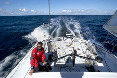 entrainement en preparation du Vendée Globe 2012 de Jérémie Beyou sur l'IMOCA 60 pieds Maitre CoQ au large de l'archipel des Glenan. Photo © YVAN ZEDDA