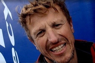 JP Dick en haut du mât - Virbac-Paprec 3 JP Dick en haut du mât - Virbac-Paprec 3