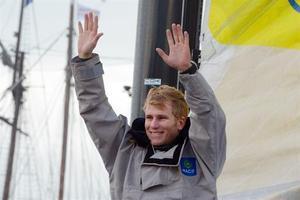 Au classement de 5 h, Armel Le Cléac'h (Banque Populaire), légèrement plus rapide que son adversaire direct (19,3 contre 17,8 nœuds sur la dernière heure), vient de reprendre la tête du Vendée Globe devant François Gabart (MACIF), Au classement de 5 h, Armel Le Cléac'h (Banque Populaire), légèrement plus rapide que son adversaire direct (19,3 contre 17,8 nœuds sur la dernière heure), vient de reprendre la tête du Vendée Globe devant François Gabart (MACIF),