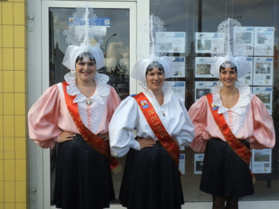 Reines des Sables 2012 : Victoria entourée de ses dauphines Morine et Chloé