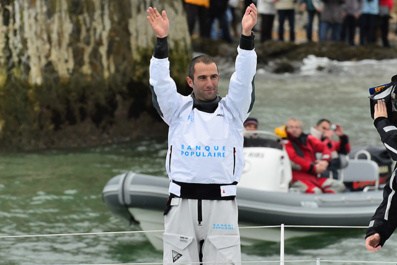 Au matin de ce 26 décembre, c'est Armel Le Cléac'h (Banque Populaire) qui mène toujours la danse Au matin de ce 26 décembre, c'est Armel Le Cléac'h (Banque Populaire) qui mène toujours la danse
