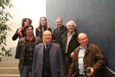 De gauche à droite : Jean-Christophe Roman, Louis Guédon et Bernard Penard entourés de quelques adhérents