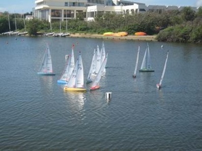 De la voile Radio Commandée sur la Lac de Tanchet le 10 mars 2013 De la voile Radio Commandée sur la Lac de Tanchet le 10 mars 2013