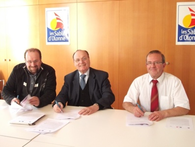 De gauche à droite : Mr Daniel Crosnier, Vice-Président de la FACSO, Mr Louis Guédon, Maire des Sables d'Olonne et Mr Alain Turpault, élu de la Chambre de Commerce et d'Industrie de Vendée