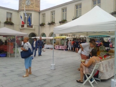 Le Marché de créateurs investit le parvis de la mairie des Sables d’Olonne