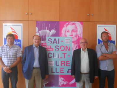 De gauche à droite : Philippe Vallée, directeur de la jeunesse, des sports et de la culture, Louis Guédon, maire des Sables,  Bernard Chabirand, adjoint au maire, chargé du développement culturel et Jean-Christophe Lheuillier, responsable des Affaires Culturelles