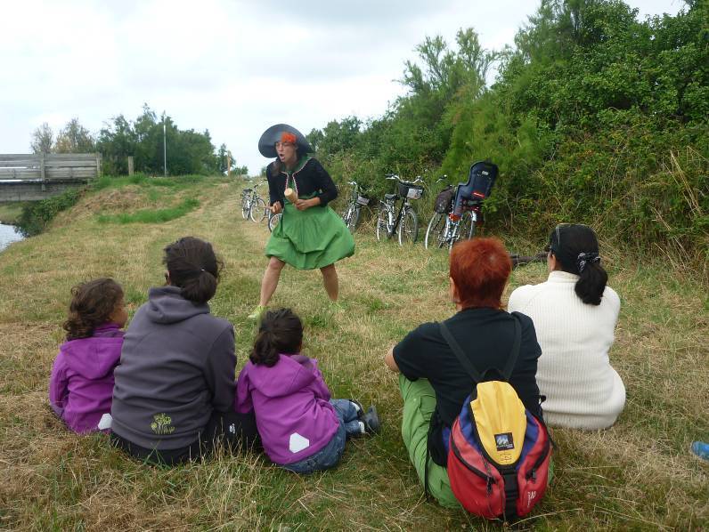 Balade contée à vélo avec Claudie la conteuse les 2 et 16 août Balade contée à vélo avec Claudie la conteuse les 2 et 16 août