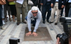 Inauguration plaque empreintes de Vincent Riou sur le nouveau remblai aux Sables d'Olonne