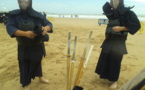 Initiation au kendo sur la grande plage des Sables d'Olonne ce samedi 7 juillet