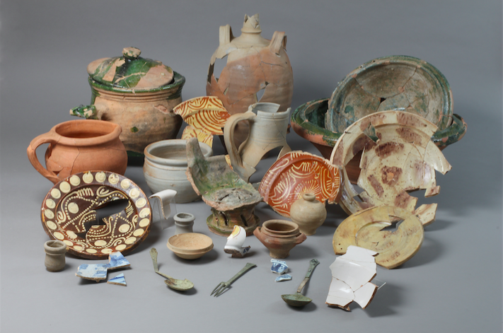 À LA TABLE DU SOLDAT ! - Exposition 'Dans la peau d'un soldat. De la Rome antique à nos jours' À LA TABLE DU SOLDAT ! - Exposition 'Dans la peau d'un soldat. De la Rome antique à nos jours'