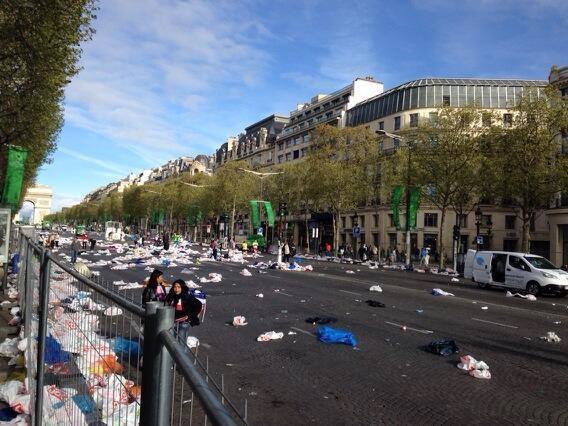 L'autre facette du Marathon de Paris. L'autre facette du Marathon de Paris.
