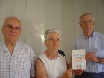 De droite à gauche, le président Michel Giraudeau, la trésorière Y. Martinot et le secrétaire E. Gilbert. De droite à gauche, le président Michel Giraudeau, la trésorière Y. Martinot et le secrétaire E. Gilbert.