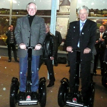 A Sud-Avenue, les maires de La Roche-sur-Yon et des Herbiers découvrent le « segway »