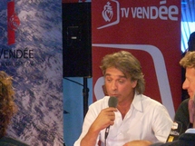 Titouan Lamazou sur le plateau de TV Vendée sur le village du Vendée Globe