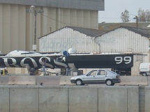 Vendée Globe 2008-2009 Sur les pontons…Hugo Boss à l’eau samedi matin Vendée Globe 2008-2009 Sur les pontons…Hugo Boss à l’eau samedi matin