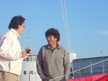 Loïck Peyron (Gitana Eighty) mène la danse , Jean Le Cam (VM Matériaux) passe en seconde position Loïck Peyron (Gitana Eighty) mène la danse , Jean Le Cam (VM Matériaux) passe en seconde position