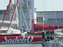 Thomas Coville prêt à partir mardi à l'aube avec son Maxi Trimaran Sodeb'O Thomas Coville prêt à partir mardi à l'aube avec son Maxi Trimaran Sodeb'O