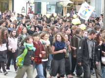 Les lycéens ouvraient le défilé des manifestants.