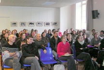 Les nouveaux professeurs des écoles, qui recevront une clé USB.