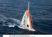 Michel Desjoyeaux attendu vers 16h00 aux Sables d'olonne Michel Desjoyeaux attendu vers 16h00 aux Sables d'olonne