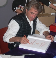 Le vendredi 6 mars prochain Titouan Lamazou invite à un grand diner caritatif pour développer un centre hospitalier pour les femmes en Afrique Le vendredi 6 mars prochain Titouan Lamazou invite à un grand diner caritatif pour développer un centre hospitalier pour les femmes en Afrique