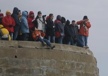 Ce vendredi, les trois derniers concurrents du Vendée Globe progressent tous dans des conditions favorables et affichent tous des vitesses de l'ordre de 10 nœuds Ce vendredi, les trois derniers concurrents du Vendée Globe progressent tous dans des conditions favorables et affichent tous des vitesses de l'ordre de 10 nœuds