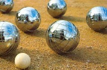 Le boulodrome Rivoli de La Roche-sur-Yon accueille samedi et dimanche le championnat de Vendée 2009 de pétanque en triplette. Le boulodrome Rivoli de La Roche-sur-Yon accueille samedi et dimanche le championnat de Vendée 2009 de pétanque en triplette.