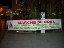 Les Sables d'Olonne: le Marché de Noël s'installe sur le parvis de l'Hôtel de Ville Les Sables d'Olonne: le Marché de Noël s'installe sur le parvis de l'Hôtel de Ville
