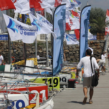 Prologue de la course les Sables - les Açores - les Sables à 12 h 30, ponton du Vendée Globe aux Sables-d'Olonne. Prologue de la course les Sables - les Açores - les Sables à 12 h 30, ponton du Vendée Globe aux Sables-d'Olonne.