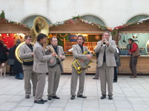 Du 15 au 30 décembre, 16 artisans seront installés sur la place de la Mairie des Sables à l'occasion des fêtes de Nöel