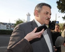 Si M. Marratier est le seul à avoir été mis examen à ce stade, "on ne peut pas exclure qu'il y en ait d'autres" a dit le Procureur des Sables Si M. Marratier est le seul à avoir été mis examen à ce stade, "on ne peut pas exclure qu'il y en ait d'autres" a dit le Procureur des Sables