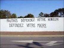 Xynthia : graffitis et insultes contre les victimes à la Faute-sur-Mer Xynthia : graffitis et insultes contre les victimes à la Faute-sur-Mer