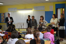 Des dictionnaires pour la rentrée à Olonne-sur-Mer