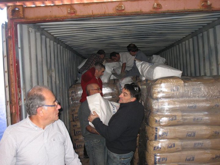 Le mardi 25 octobre SAVENA va expédier un troisième container de 24 tonnes de poudre de lait en HAÏTI Le mardi 25 octobre SAVENA va expédier un troisième container de 24 tonnes de poudre de lait en HAÏTI