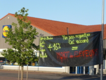 Blocage de 3 Lidl ce vendredi par la FDSEA et les Jeunes agriculteurs de Vendée Blocage de 3 Lidl ce vendredi par la FDSEA et les Jeunes agriculteurs de Vendée