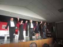 La symphonie des faux-culs avec la troupe de Saint-Vincent-sur-Jard La symphonie des faux-culs avec la troupe de Saint-Vincent-sur-Jard